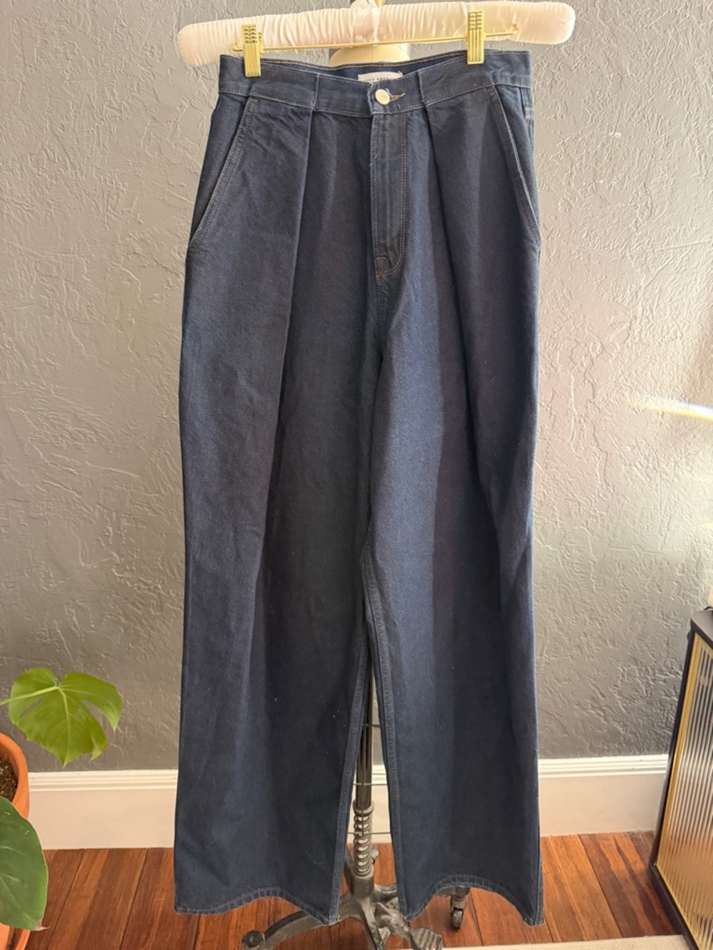 Good American Wide Leg Pleated Jeans in Navy